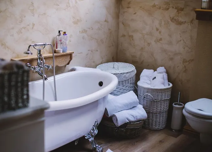 Dworek San Maryno Едльня-Летниско