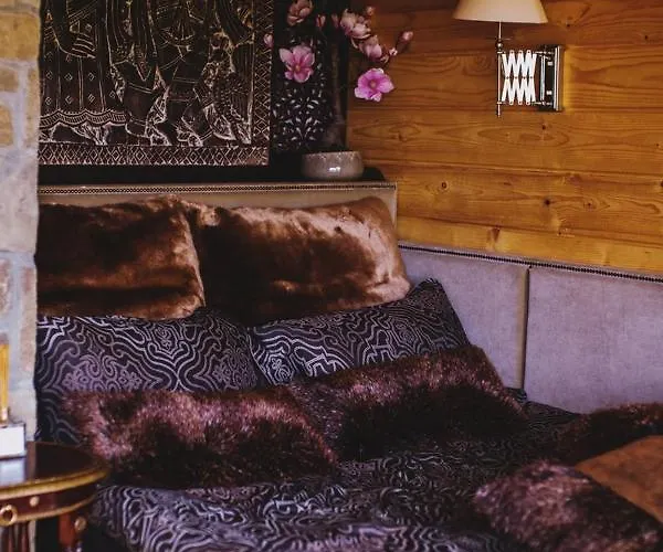 Dworek San Maryno Едльня-Летниско